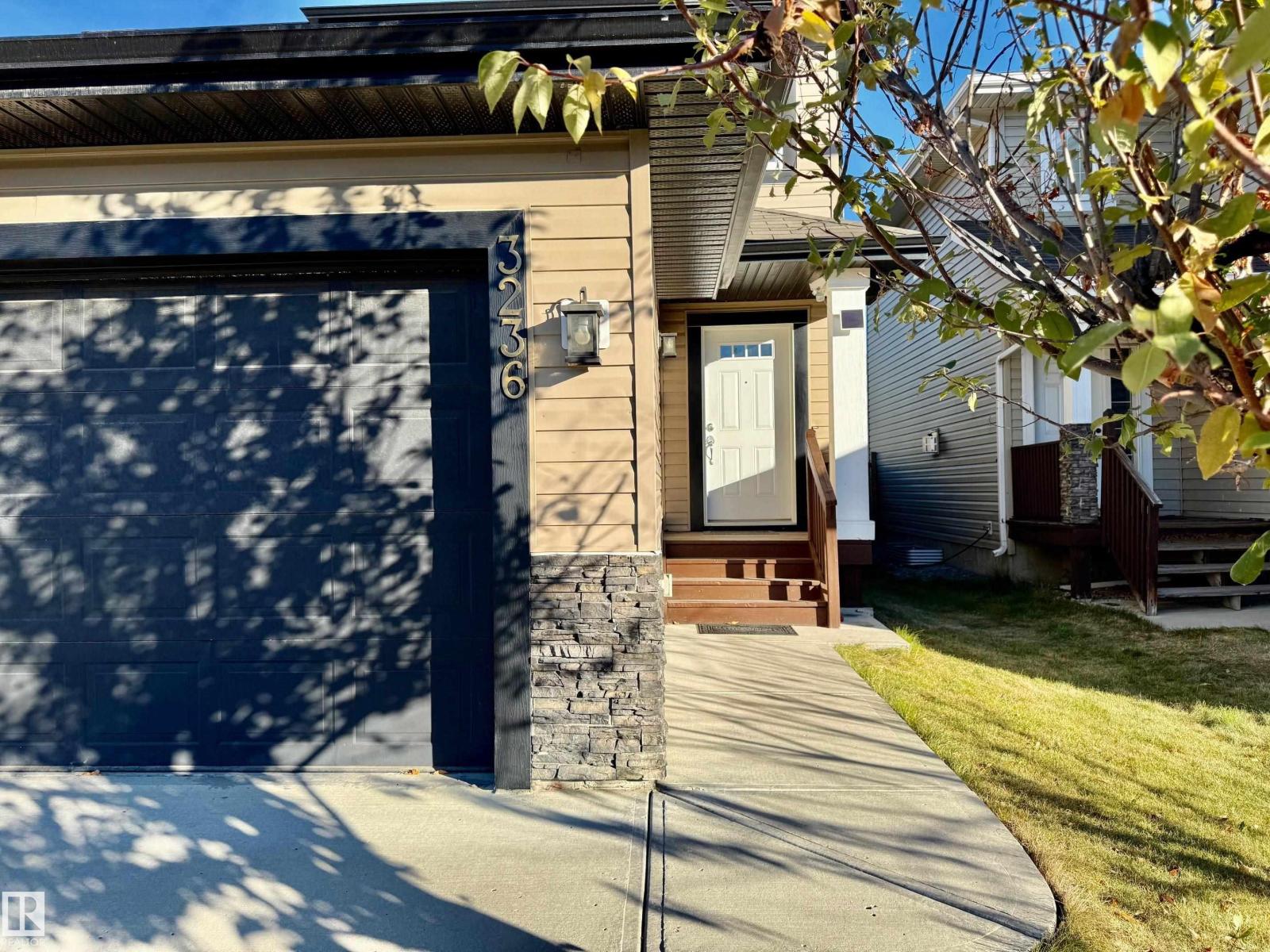 3236 17B AV NW