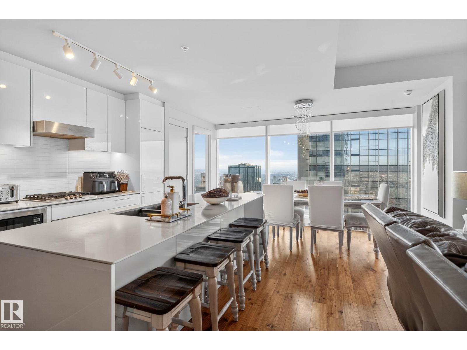 #4206 10360 102 ST NW