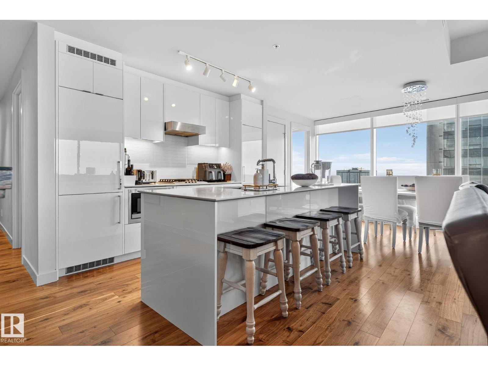 #4206 10360 102 ST NW