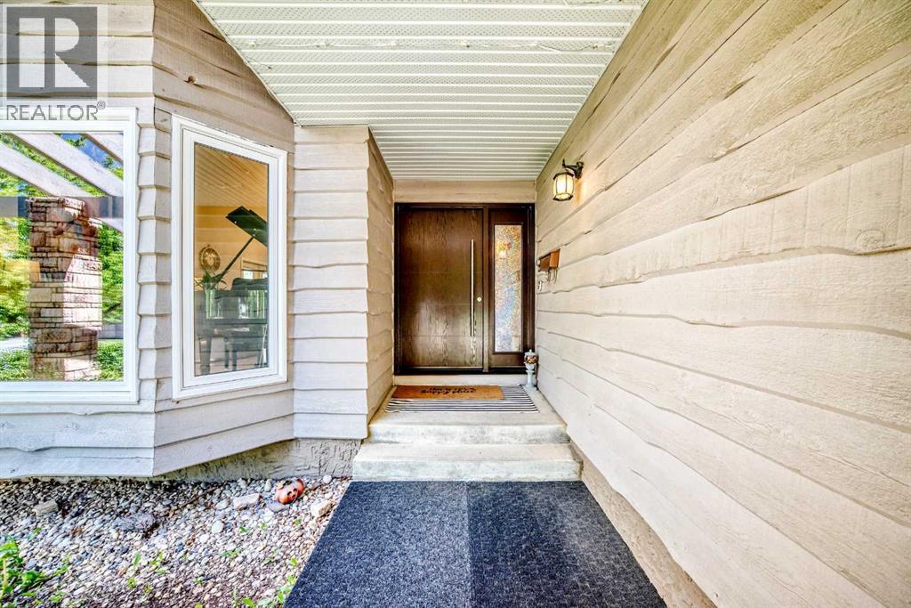 1912 Palliser Drive SW