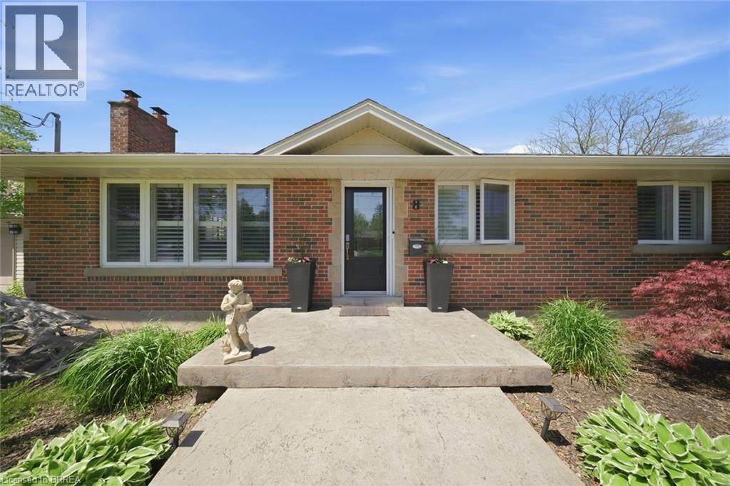 8 QUEENSWAY Drive