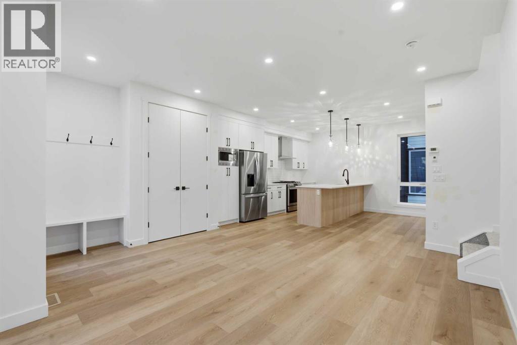 102, 212 32 Avenue NE