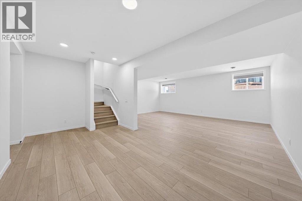 392 Carringvue Place NW