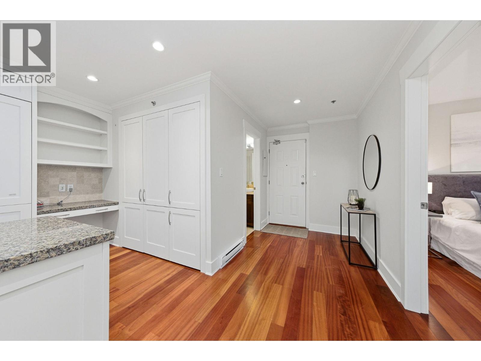 302 2455 BELLEVUE AVENUE