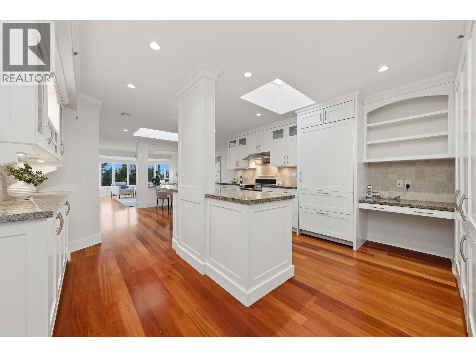 302 2455 BELLEVUE AVENUE