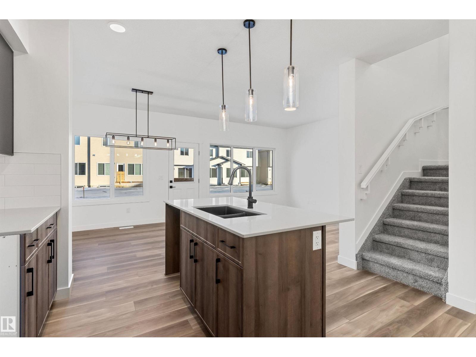 920 18 AV NW