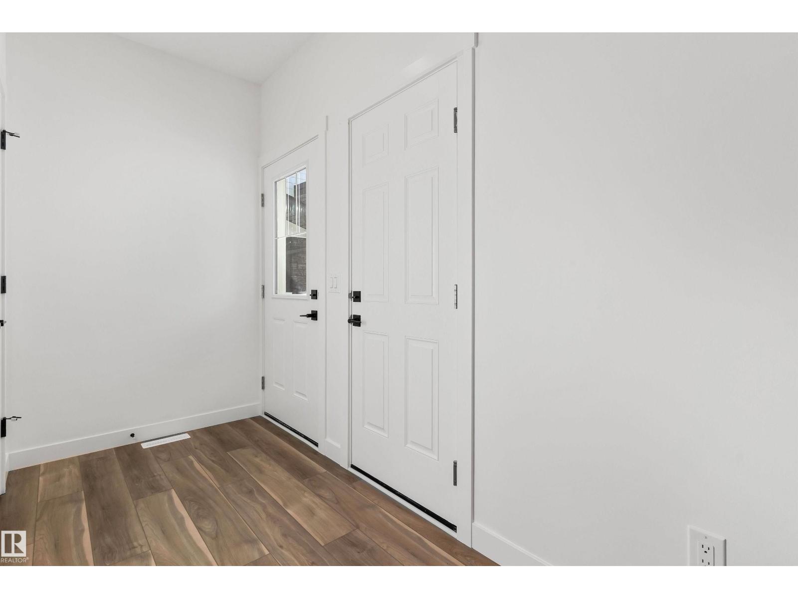 920 18 AV NW