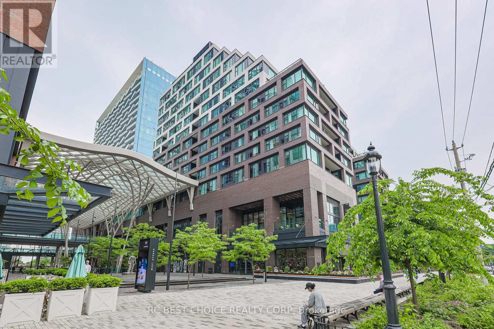 606 - 455 WELLINGTON STREET W
