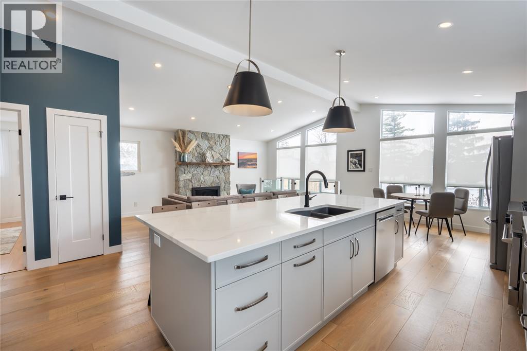 4090 COLLINGWOOD STREET