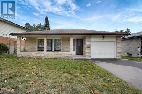 15 CHERRY HILL Drive Kitchener ON N2E1N5