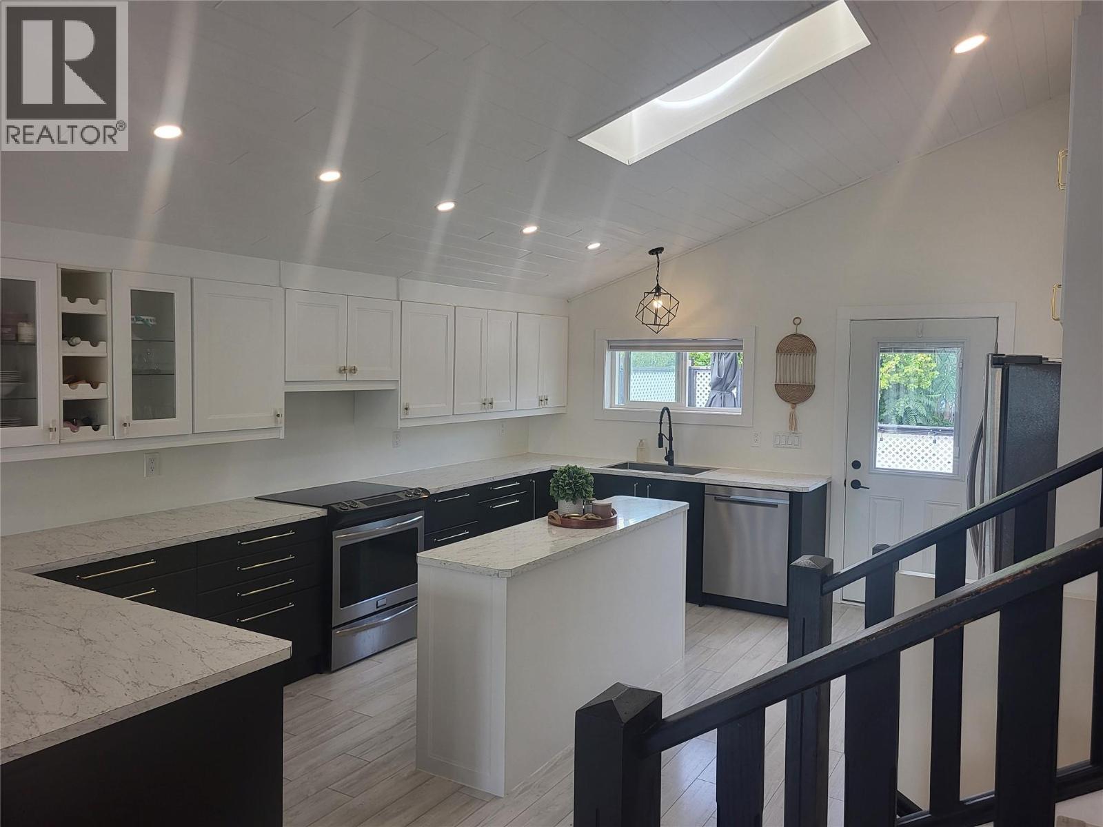 9504 Hummingbird Lane