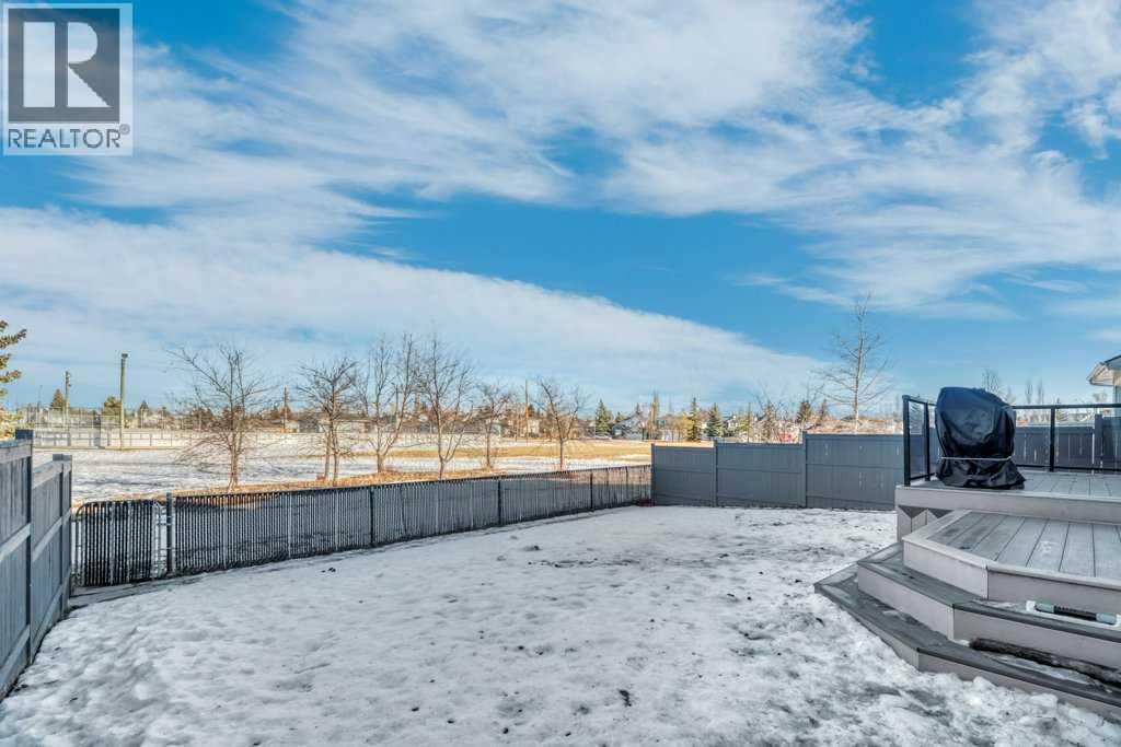 44 Douglas Shore Close SE