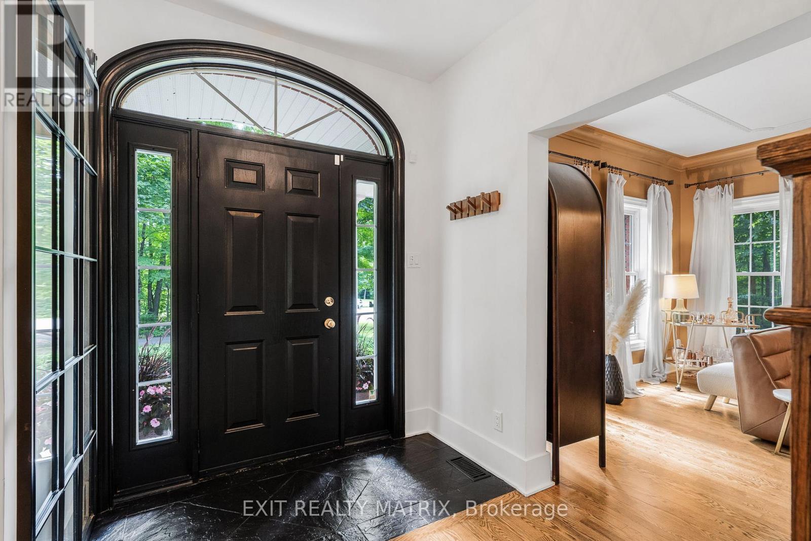1271 GEORGES VANIER DRIVE - Photo 4
