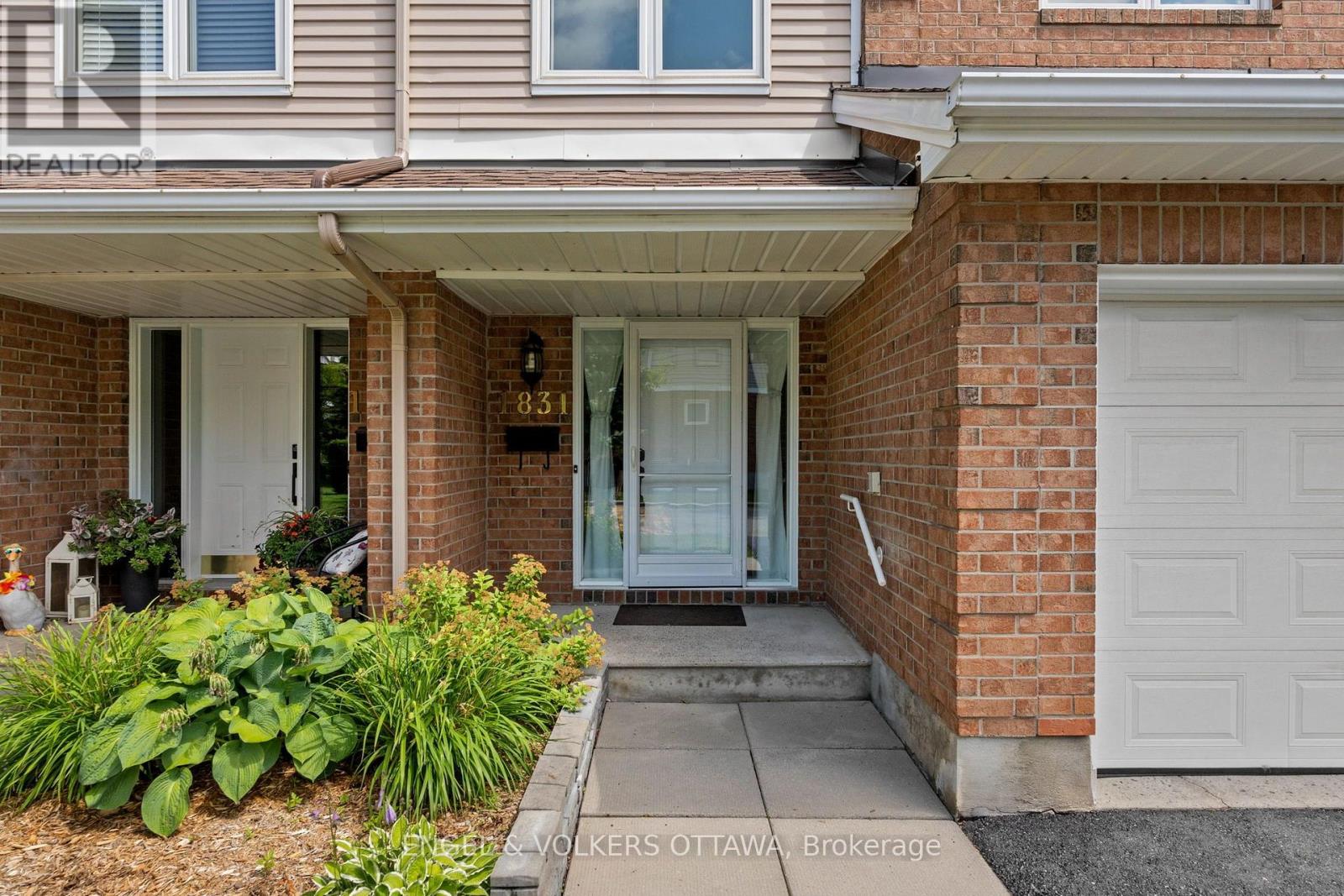 1831 SUMMERFIELDS CRESCENT