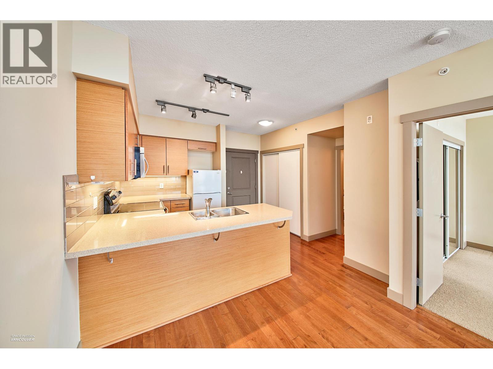 415 9009 CORNERSTONE MEWS