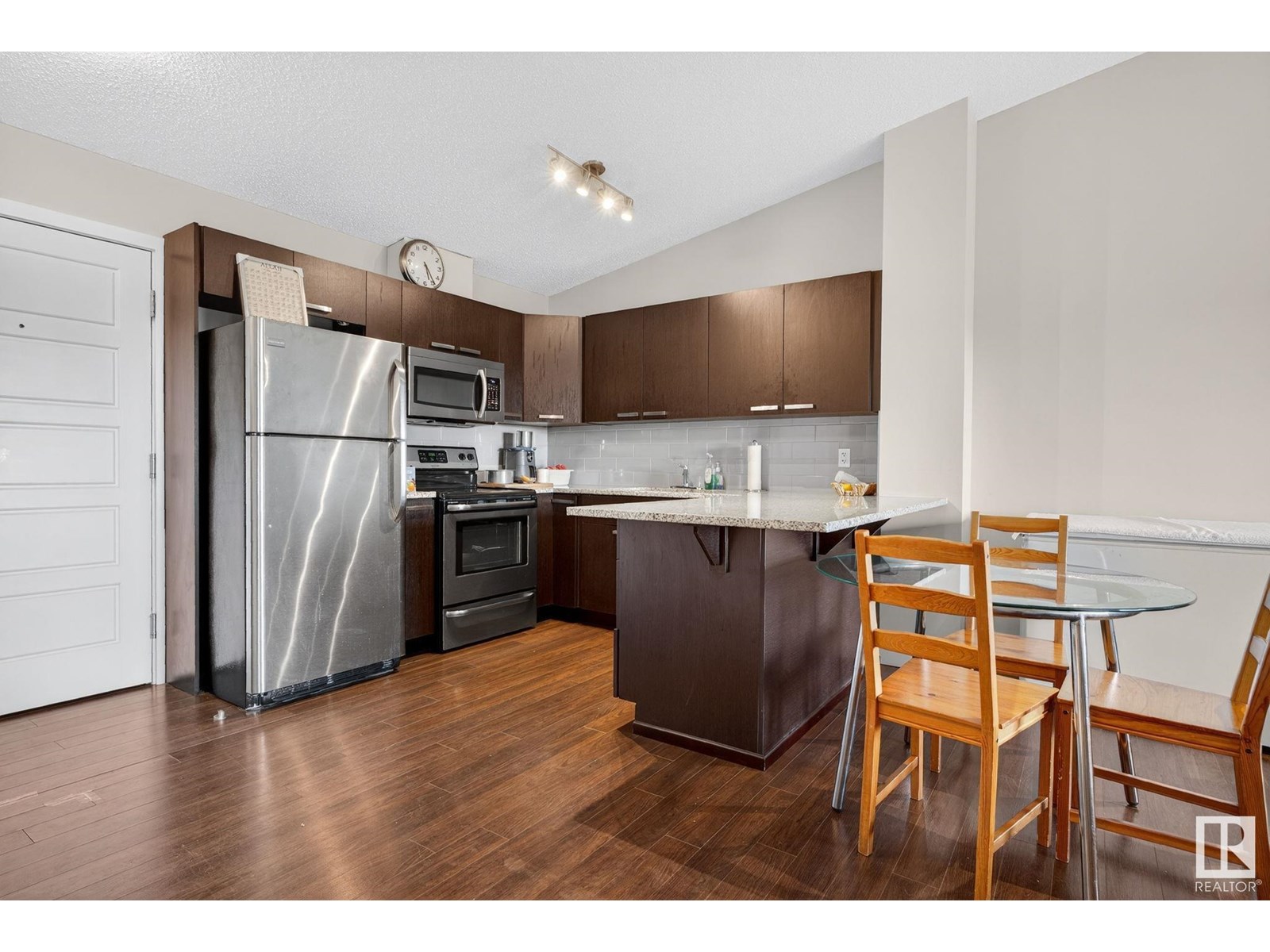 #402 14808 125 ST NW