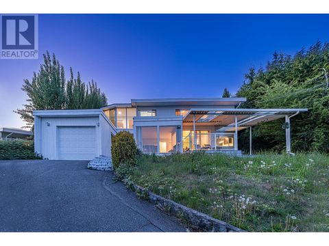 2365 QUEENS AVENUE West Vancouver BC V7V2Y7