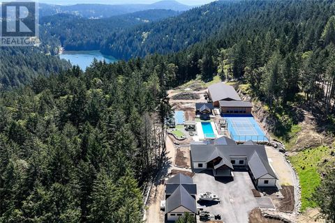 6707 Willis Point Rd Central Saanich BC V9E2A2