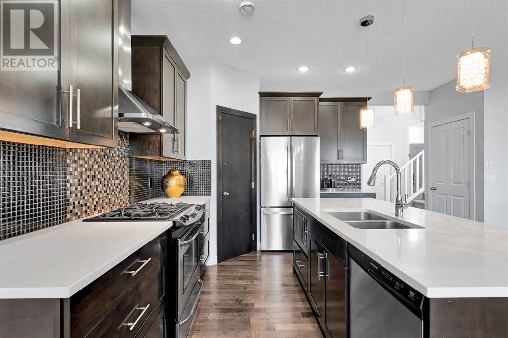 72 Panora View NW
