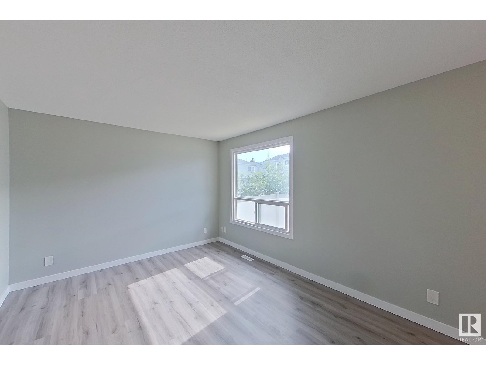 126 Dickinsfield CO NW