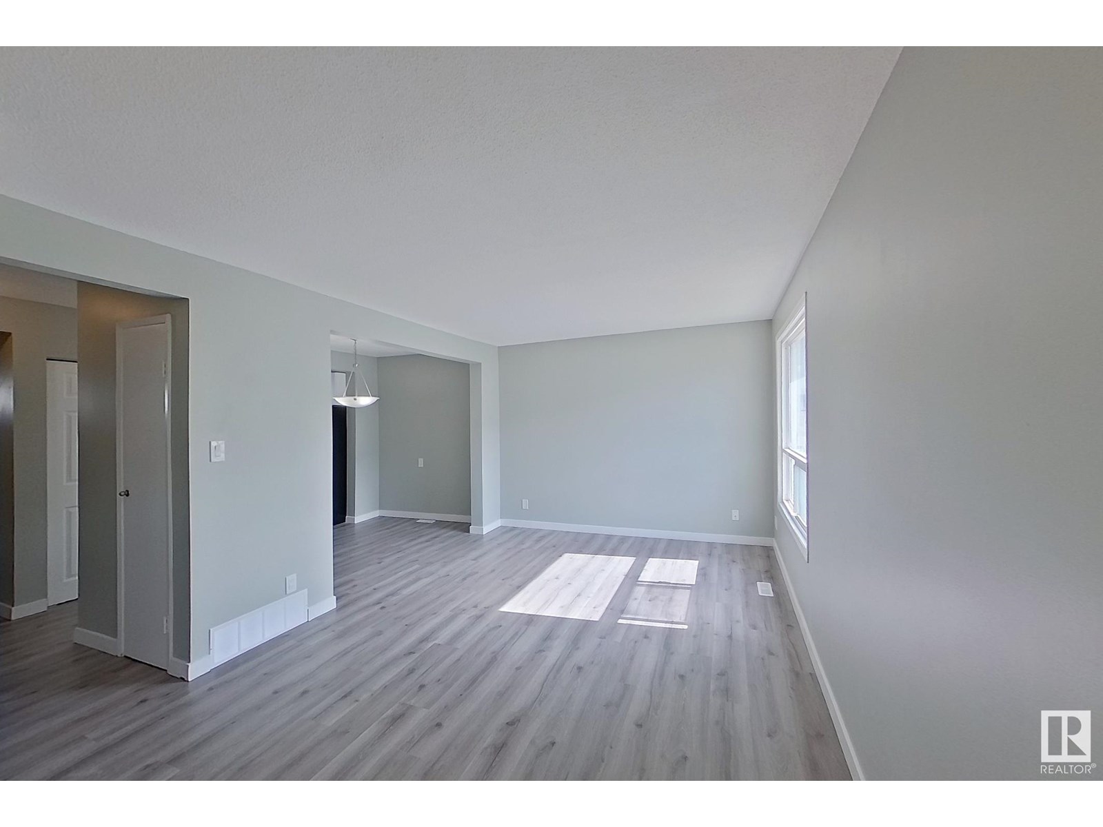 126 Dickinsfield CO NW