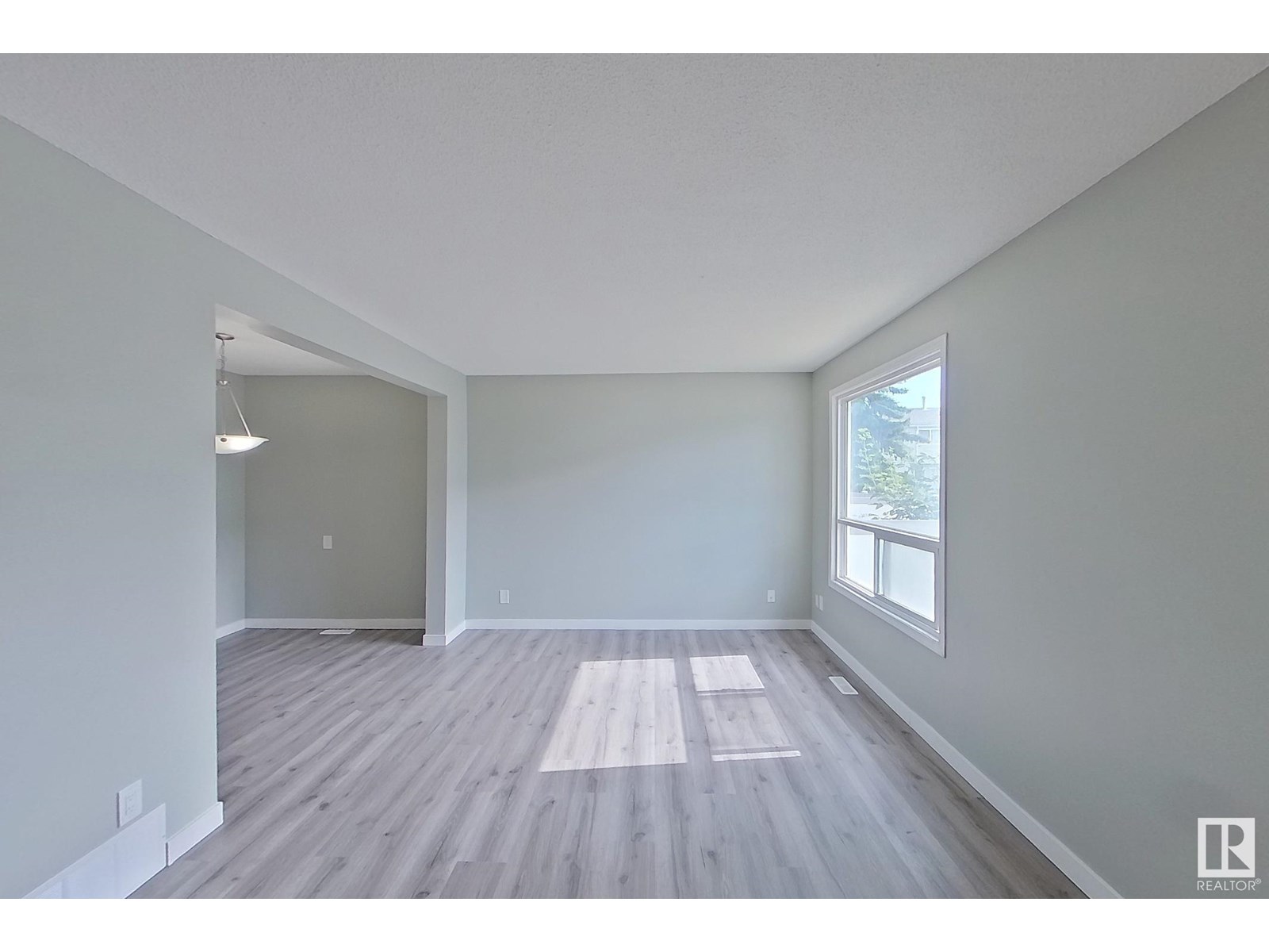 126 Dickinsfield CO NW
