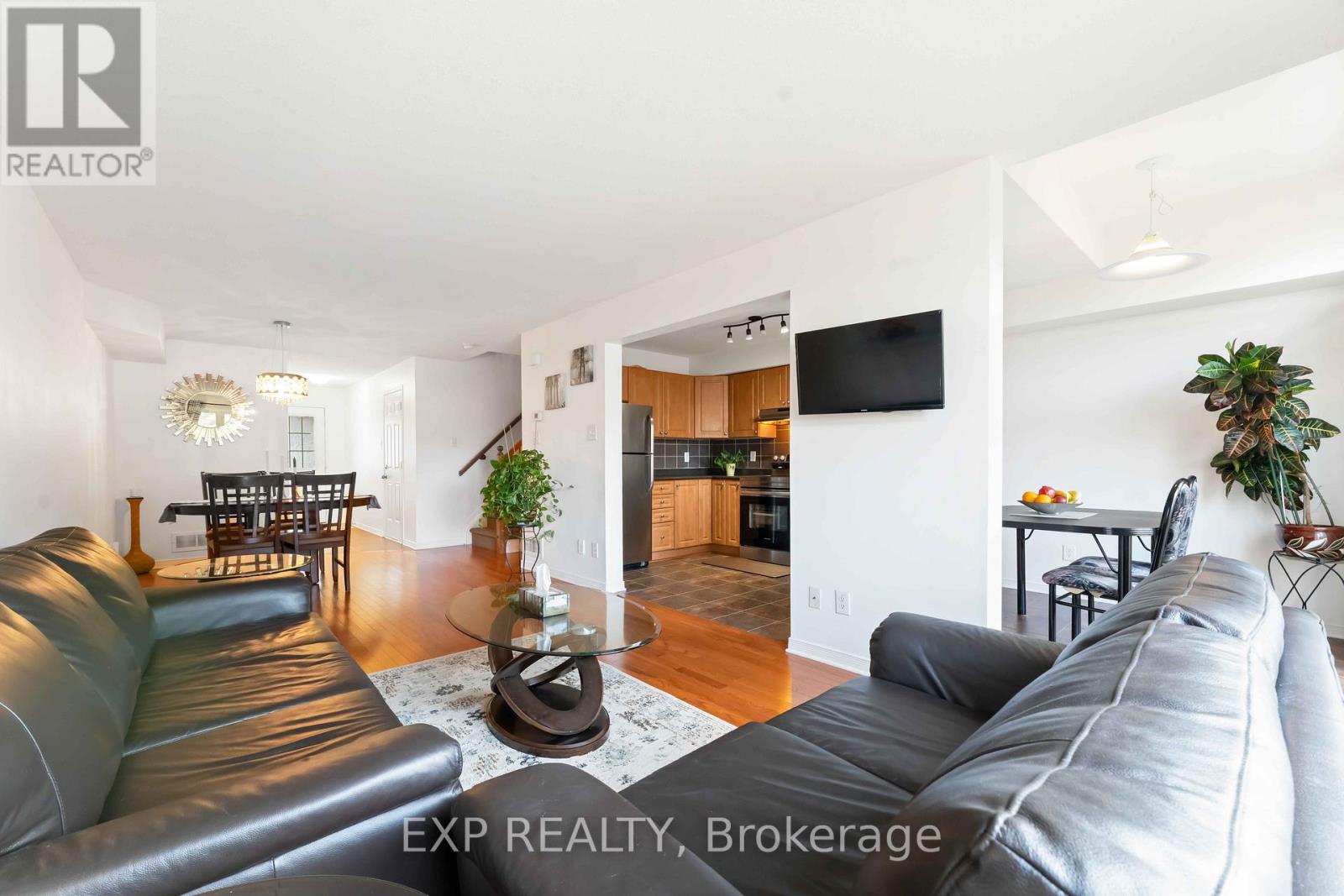 438 HARESFIELD COURT