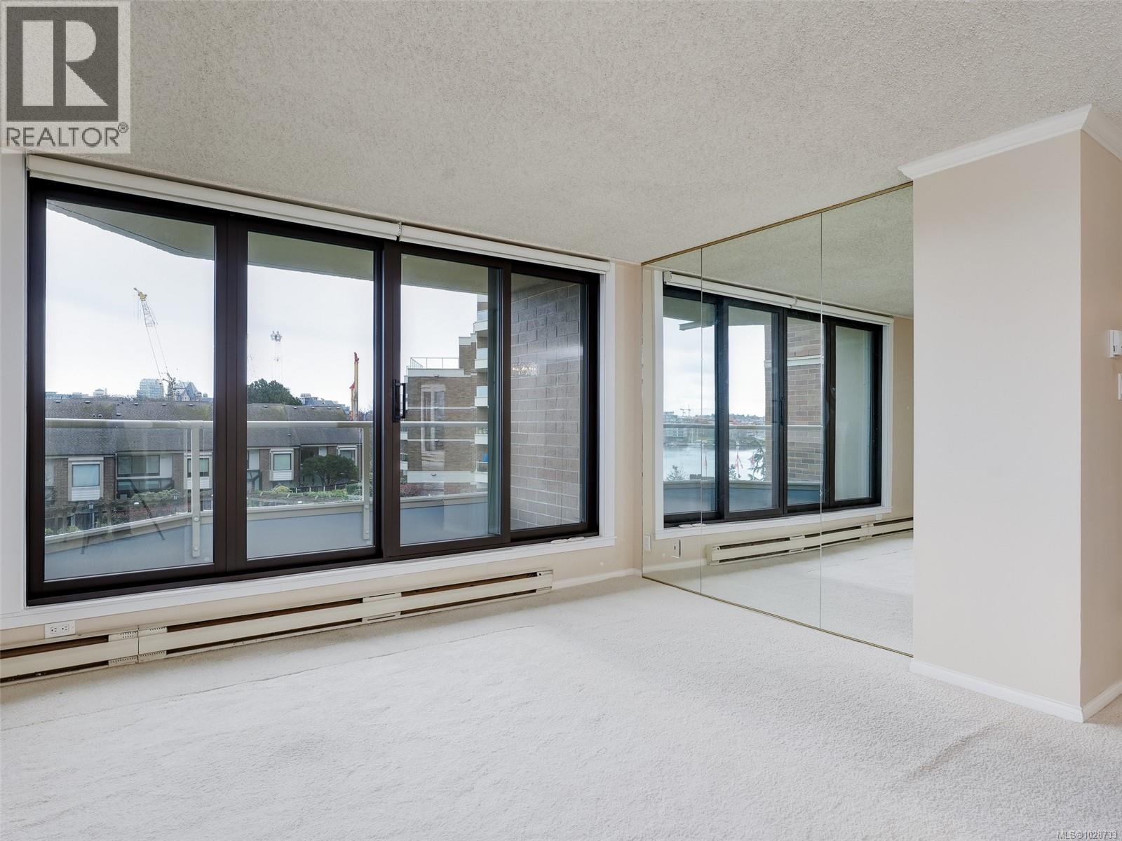 305 225 Belleville St