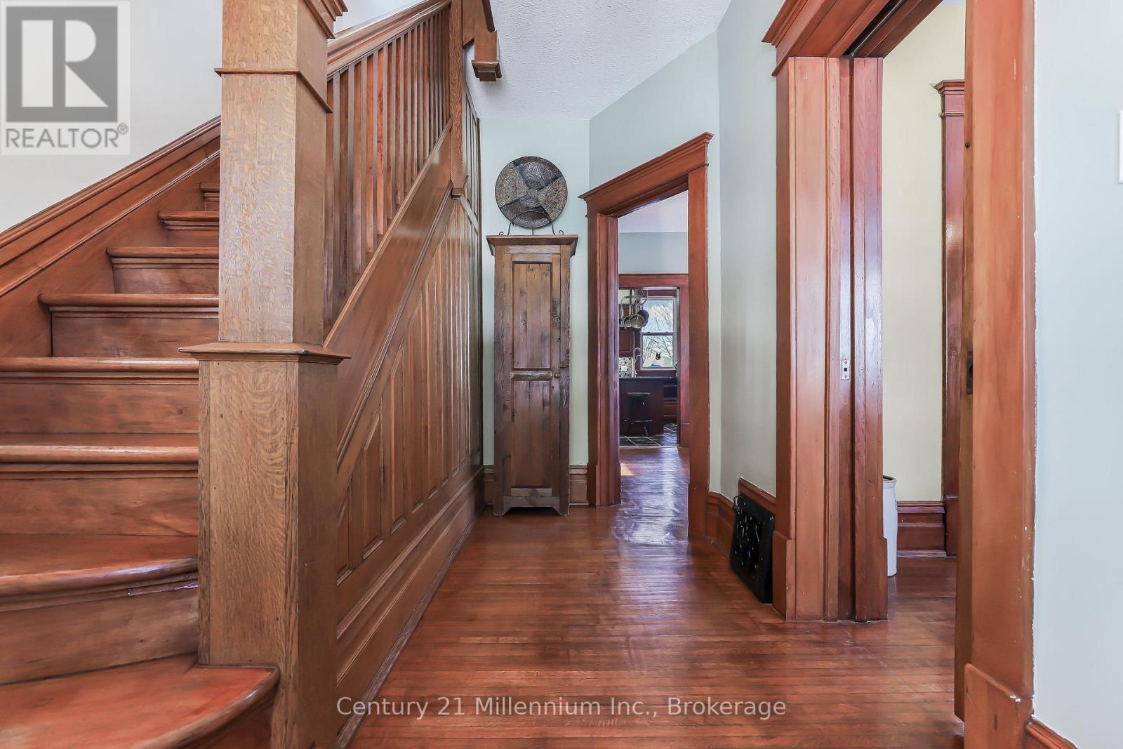 296 GARAFRAXA ST STREET