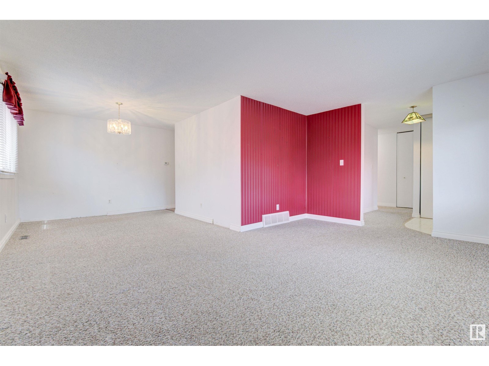 18312 91 AV NW