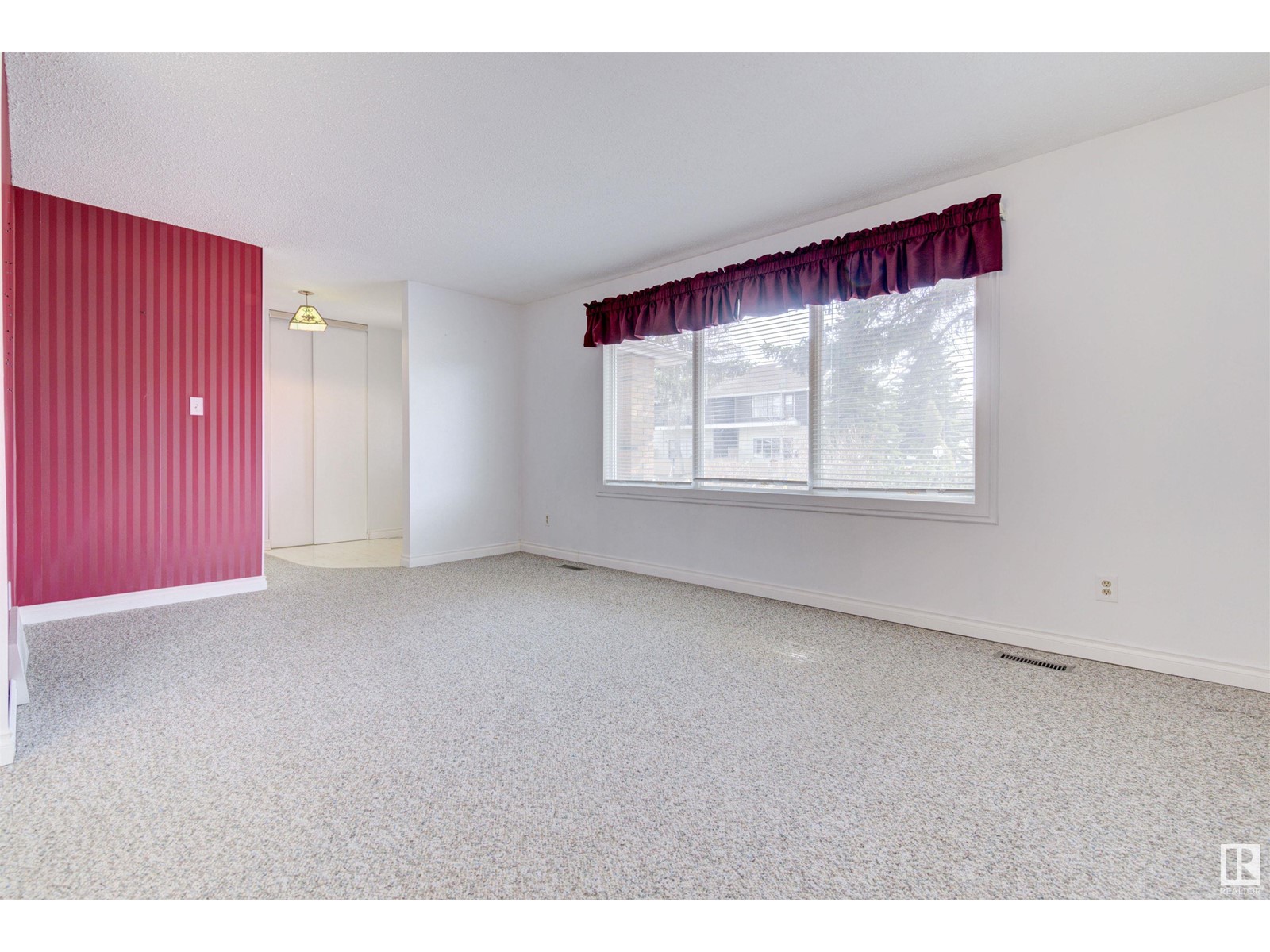 18312 91 AV NW