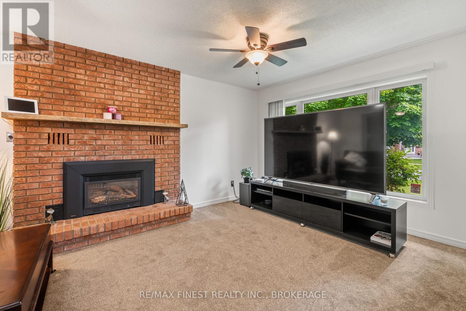 885 PURCELL CRESCENT