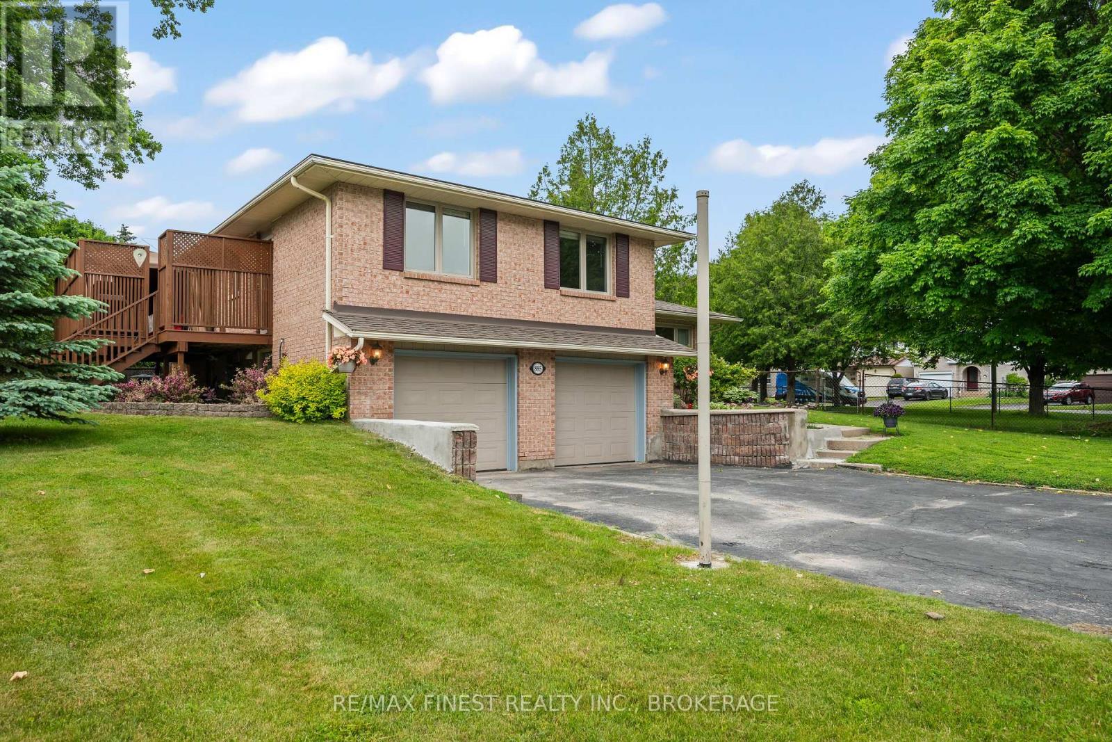 885 PURCELL CRESCENT