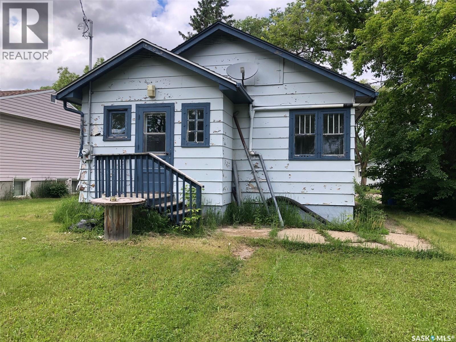 226 4th AVENUE W