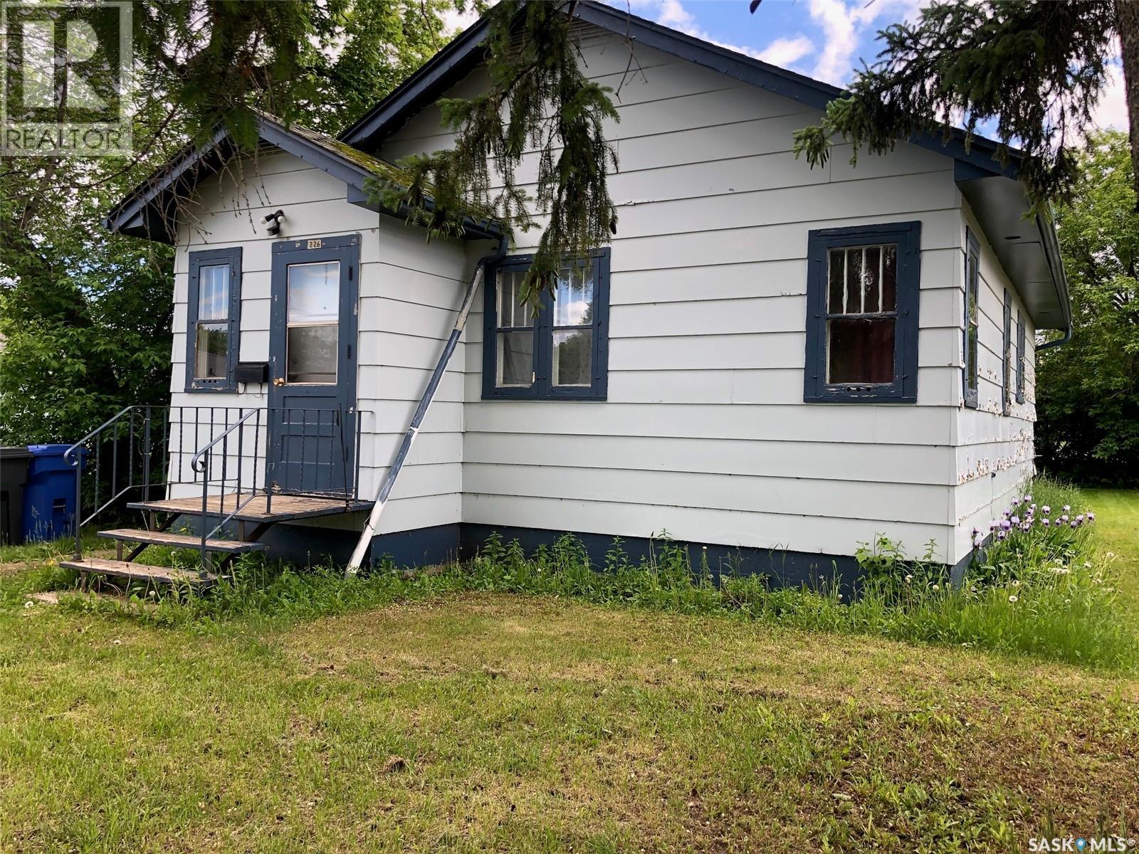 226 4th AVENUE W