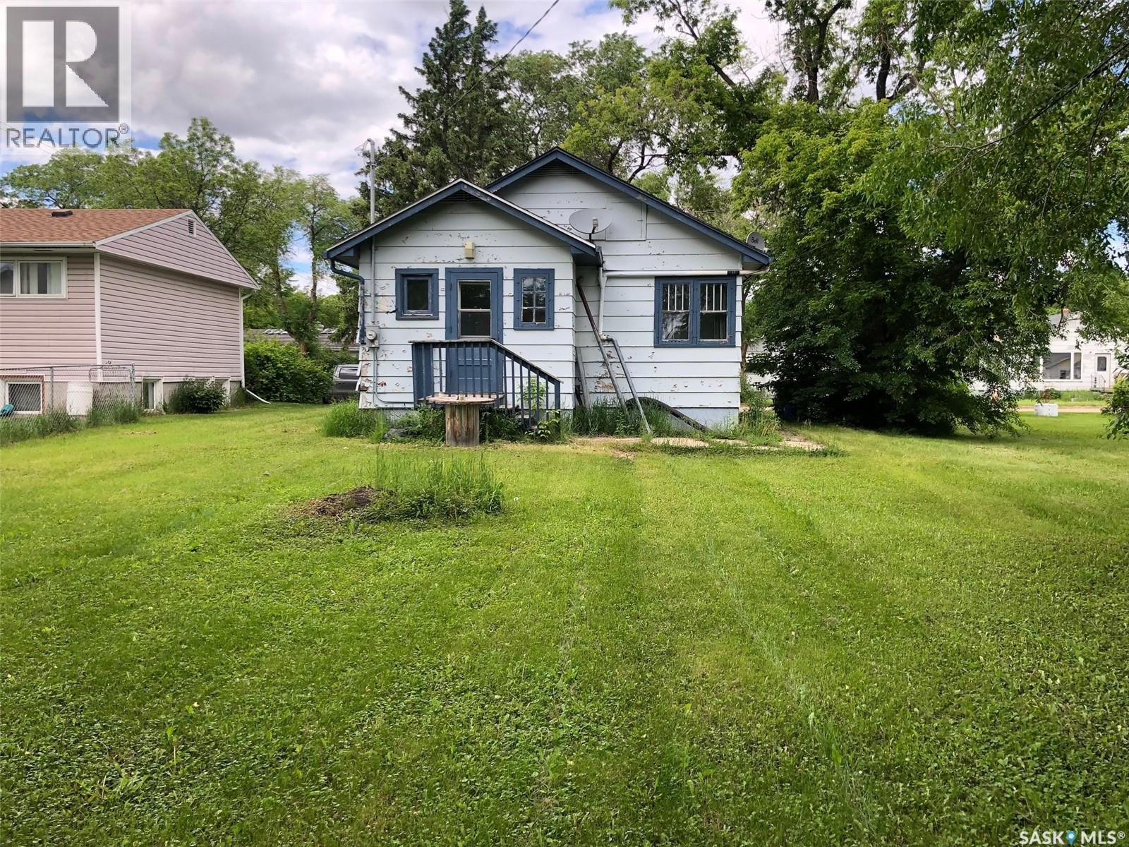226 4th AVENUE W