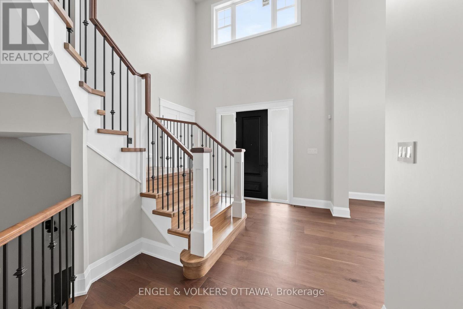 432 ASHBEE COURT