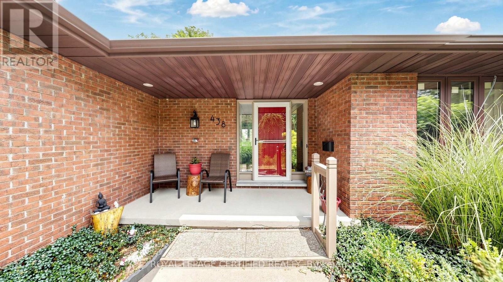 438 LEXINGTON ROAD