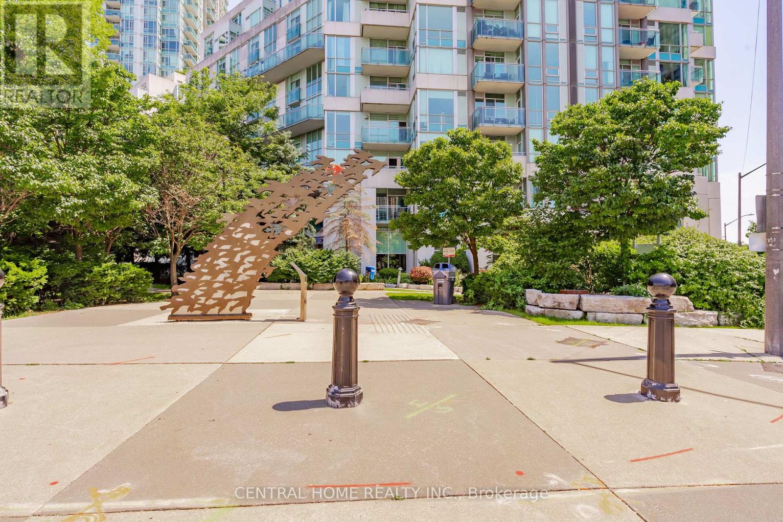 717 - 3939 DUKE OF YORK BOULEVARD