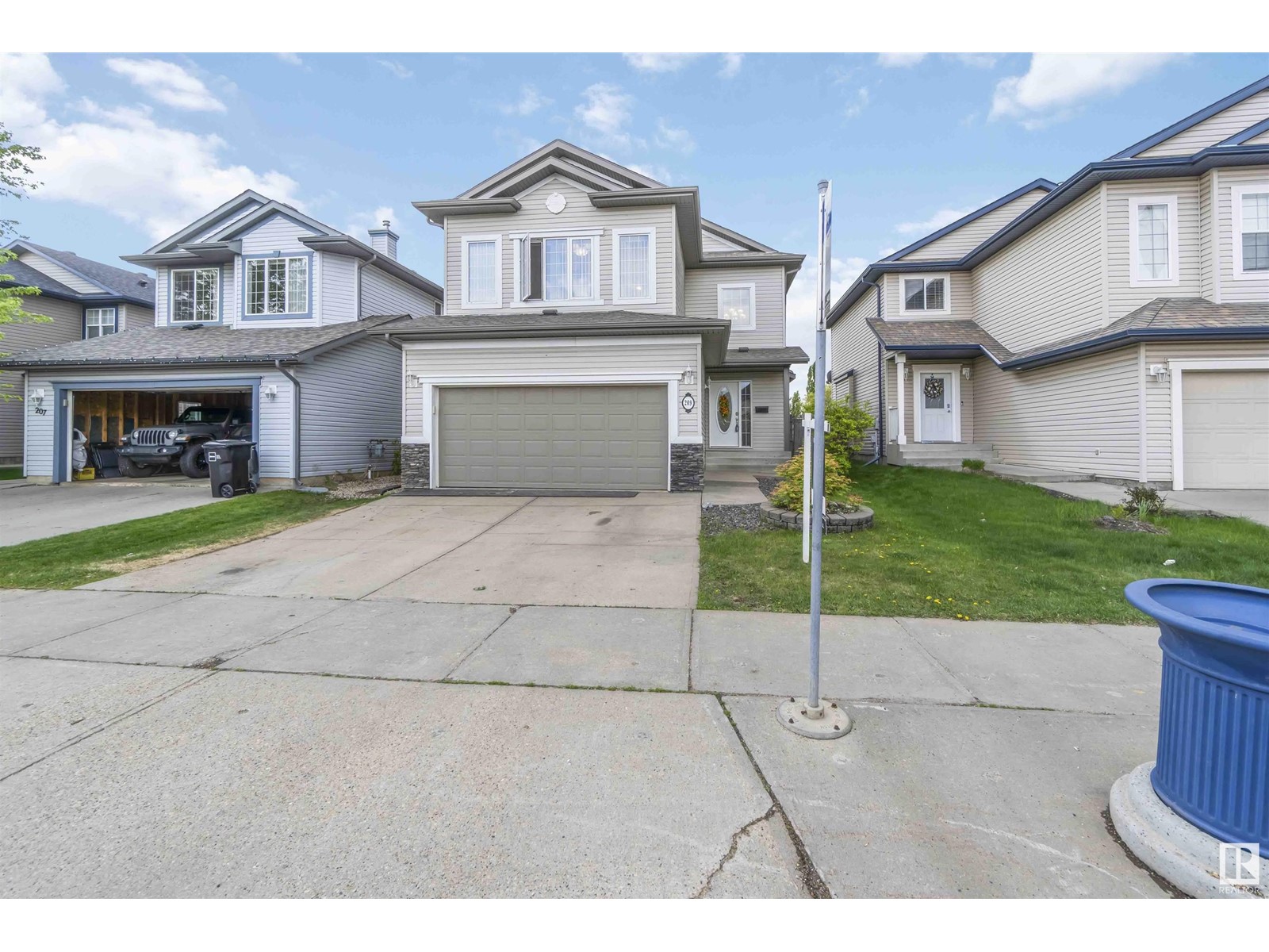 209 MACEWAN RD SW