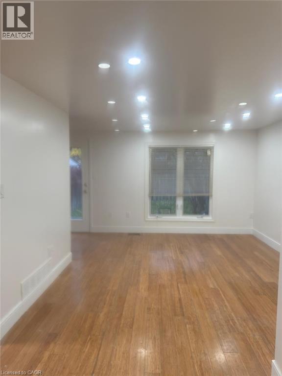 78 GRANDRIDGE Crescent