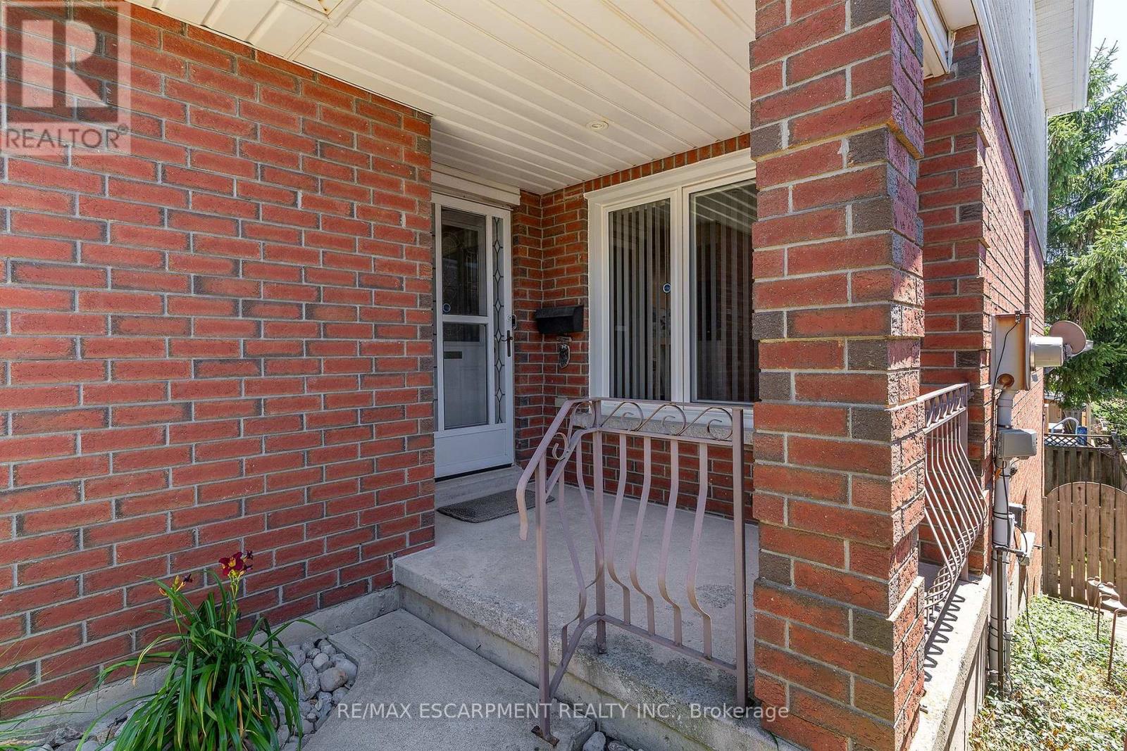 50 OSSINGTON DRIVE