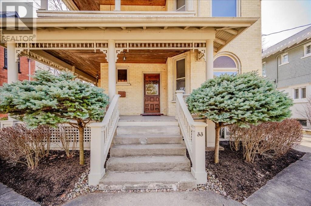 33 ROLAND Street