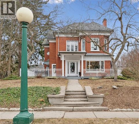 42 LANSDOWNE Road N Cambridge ON N1S2S9