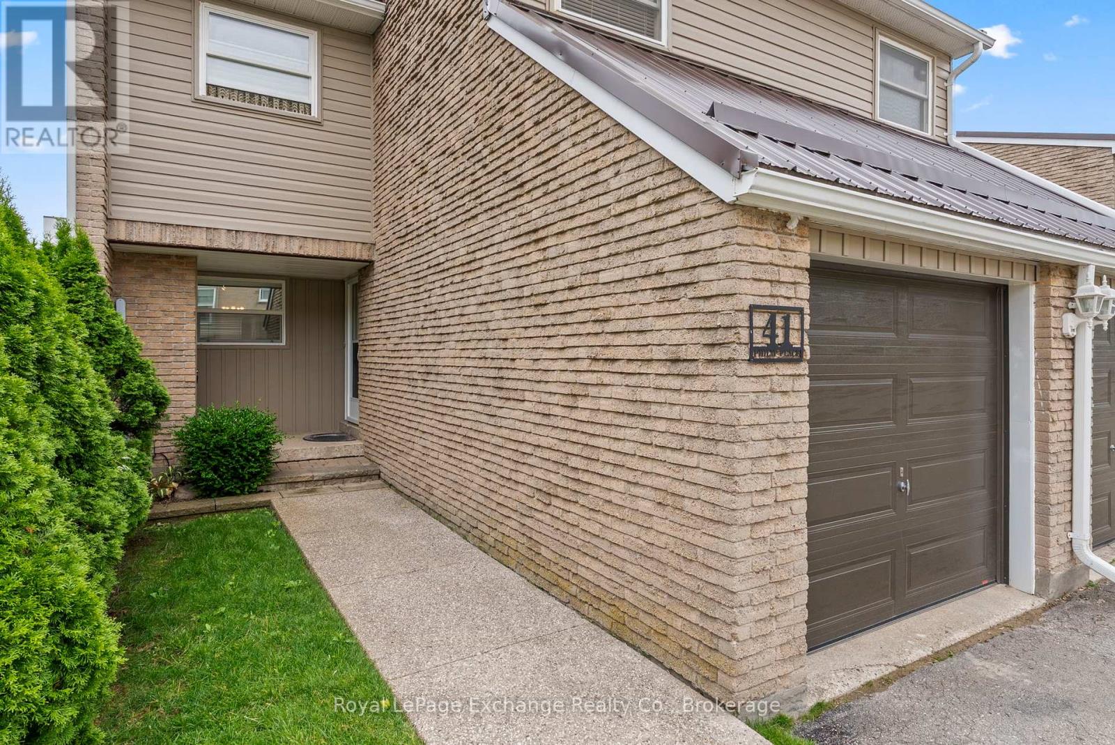 41 - 41 PHILIP PLACE