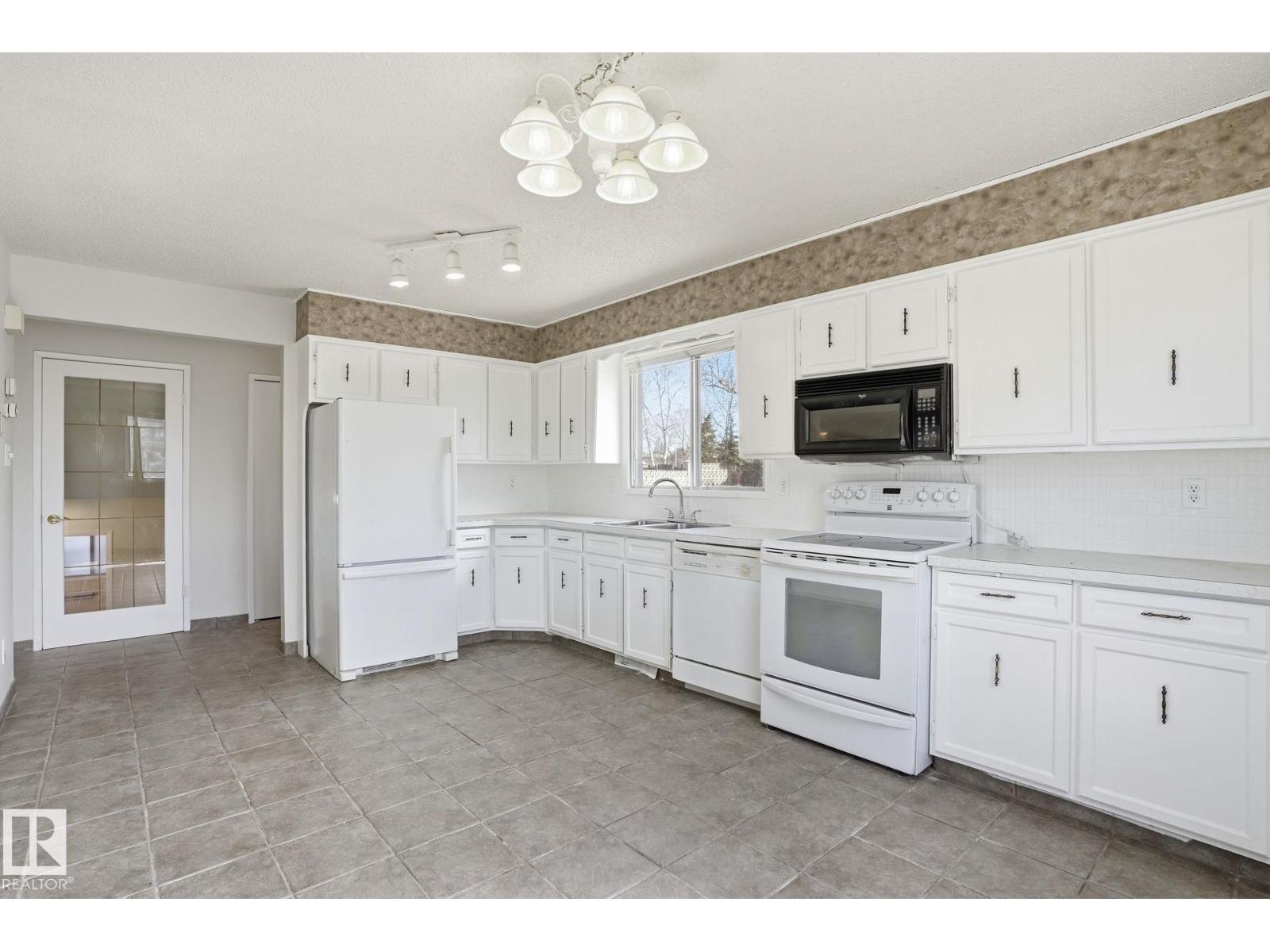 15811 114 ST NW