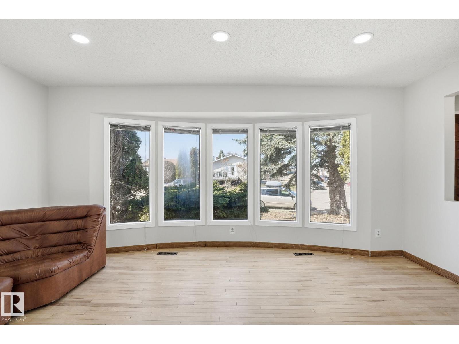 15811 114 ST NW