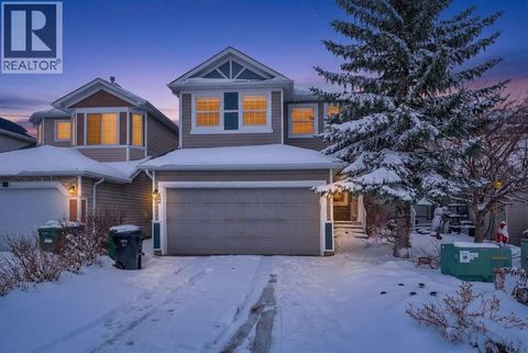 42 Royal Elm Drive NW Calgary AB T3G5P7