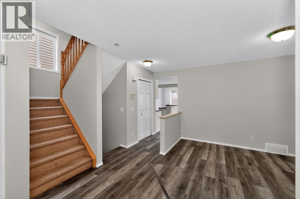 42 Royal Elm Drive NW