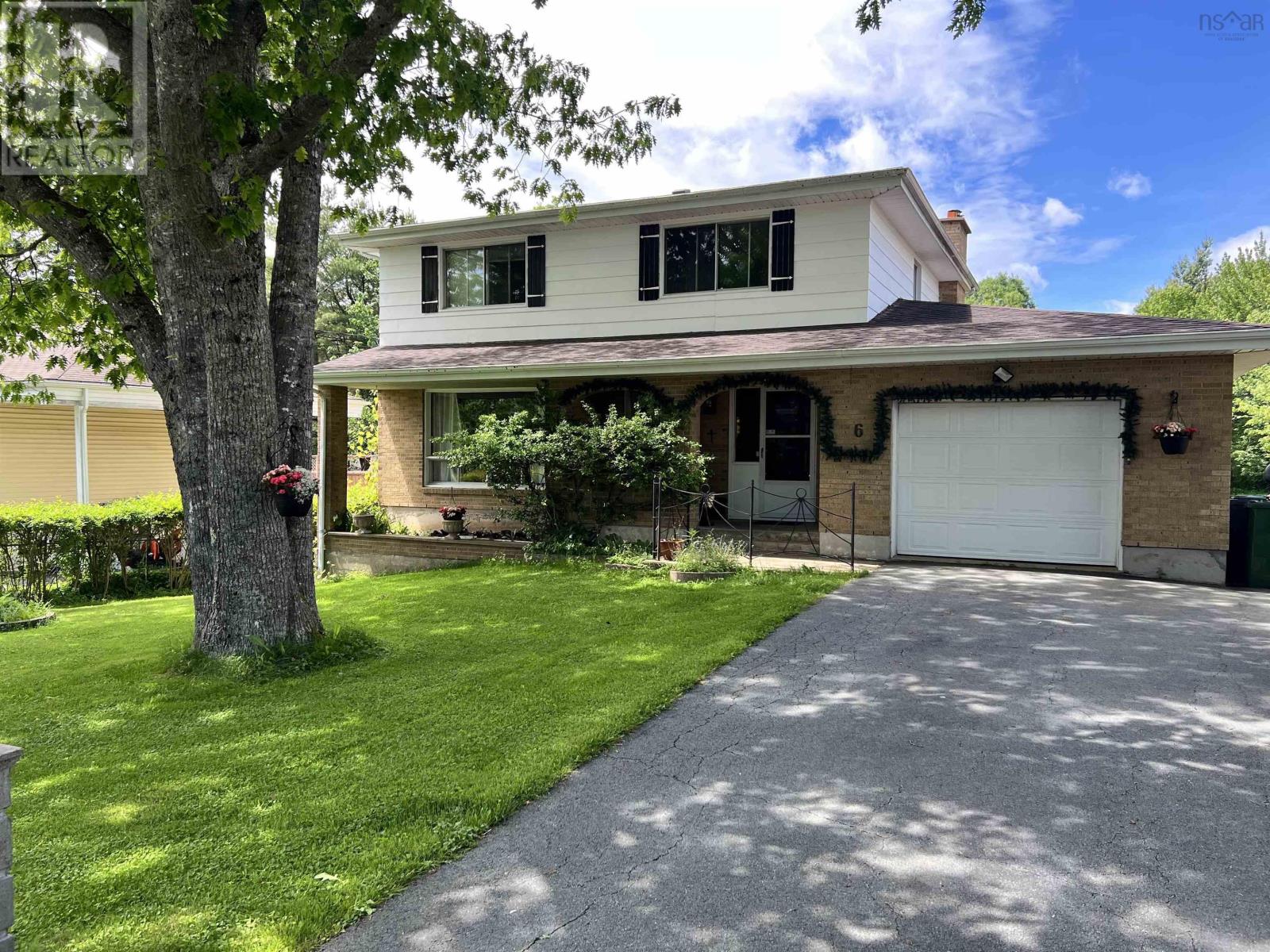 Photo 1 of 18 — 6 RAYMOND Drive, Sackville, NS B4C1H2